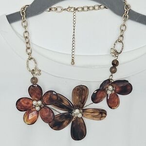 Elegant Floral Gold and Brown Necklace